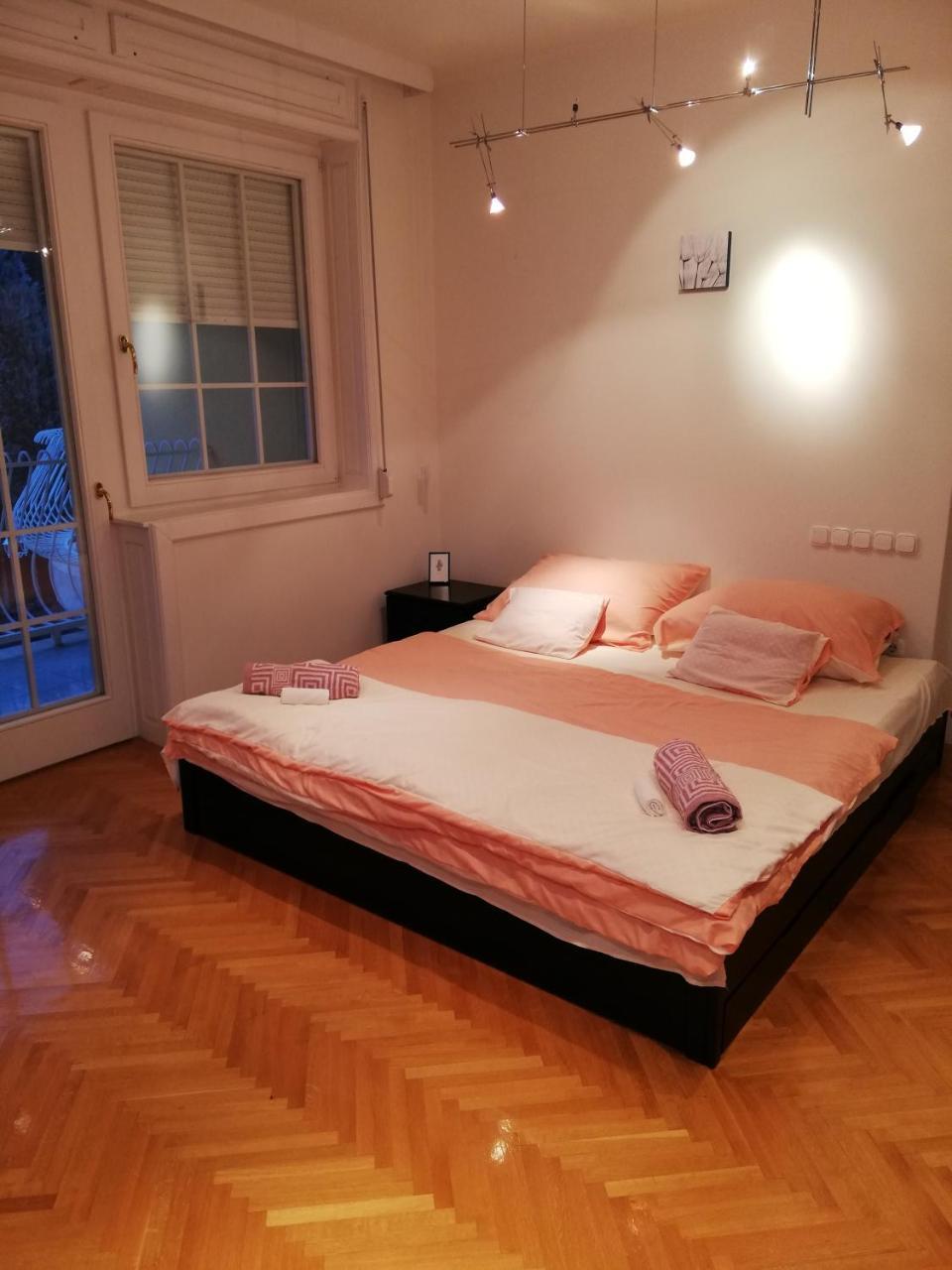 Bed and Breakfast Pero Panzio Дебрецен Экстерьер фото
