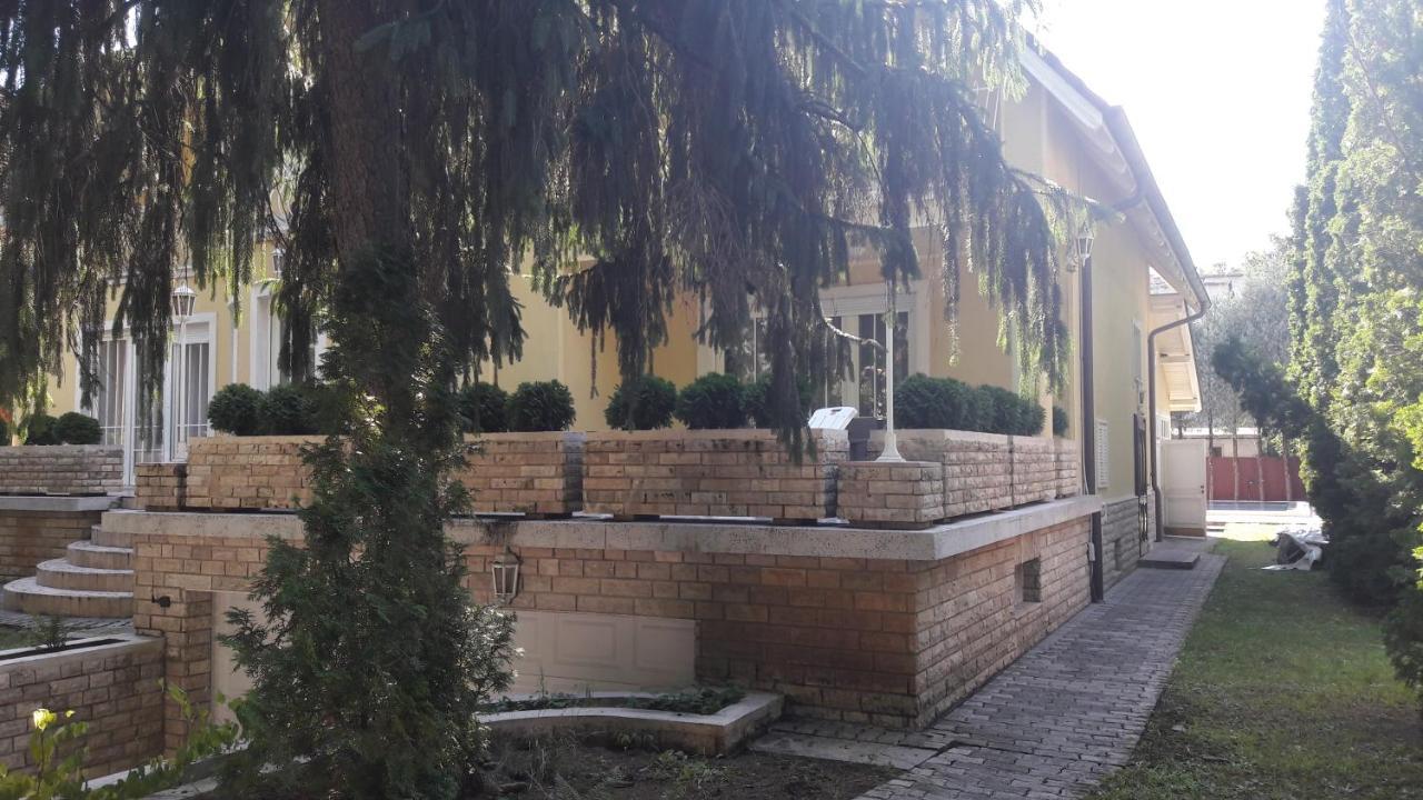 Bed and Breakfast Pero Panzio Дебрецен Экстерьер фото